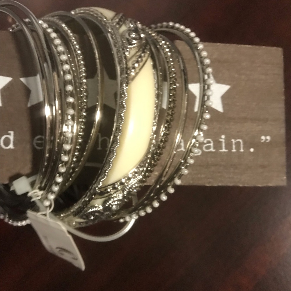 Fashion Bangles Set Ivory and Silver Color Combination
